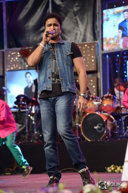 Son-Of-Sathyamurthy-Movie-Audio-Launch